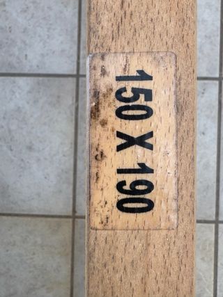 Cama con funda floral azul