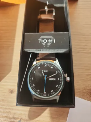 Reloj Tomi Negro con Fecha y Día