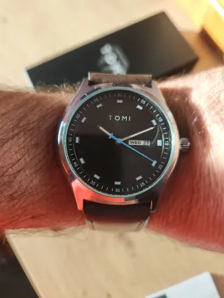 Reloj Tomi Negro con Fecha y Día
