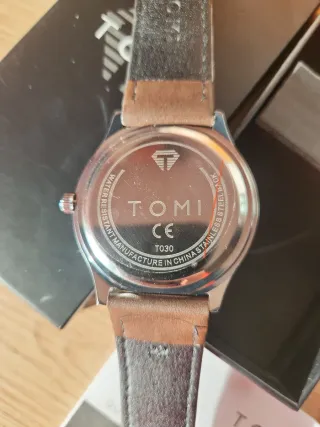 Reloj Tomi Negro con Fecha y Día