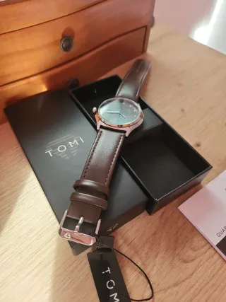 Reloj Tomi Negro con Fecha y Día