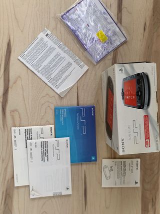 Caja PSP 3000 Piano Black y manuales