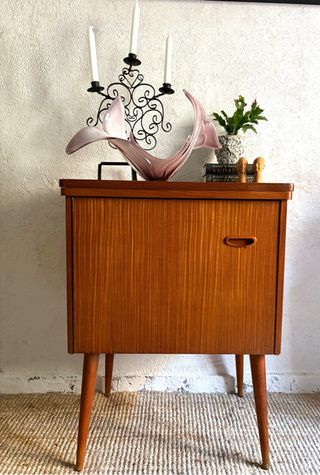 Vintage pequeño aparador Escandinavo Mid Century