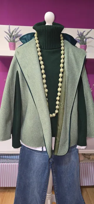 Capa verde cuello mao terciopelo