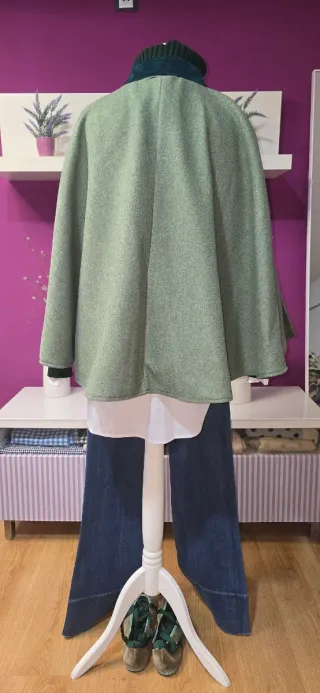 Capa verde cuello mao terciopelo