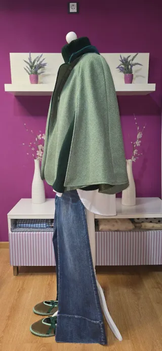 Capa verde cuello mao terciopelo