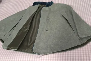 Capa verde cuello mao terciopelo