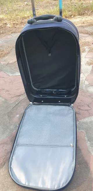 Maleta pequeña azul con ruedas