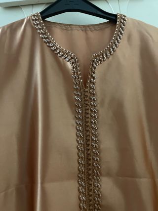 Kandora con pedrería hecha a mano