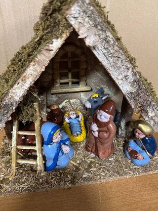 Presepe stile Thun artigianale ceramica e legno