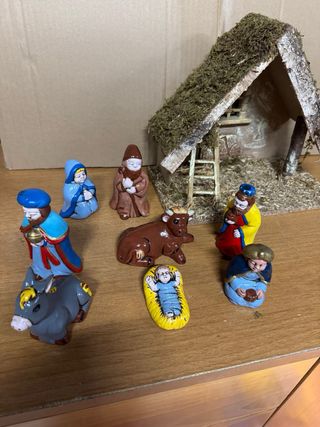 Presepe stile Thun artigianale ceramica e legno