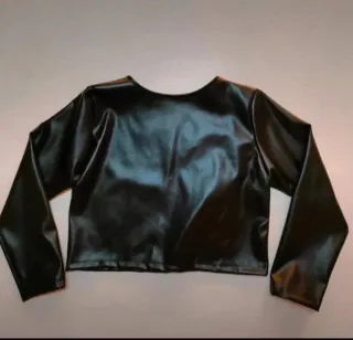 Giacca corta similpelle nera