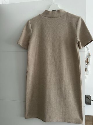 Vestido Zara Beige Manga Corta Cuello Alto