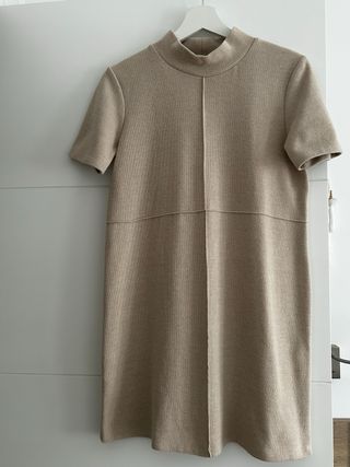 Vestido Zara Beige Manga Corta Cuello Alto
