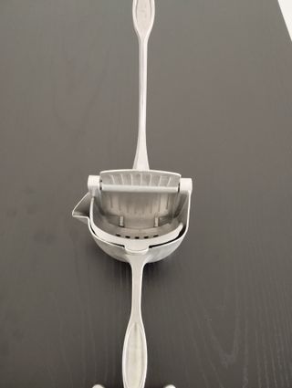 Spremiagrumi manuale in metallo