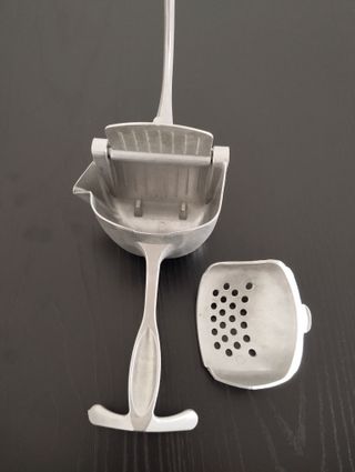 Spremiagrumi manuale in metallo