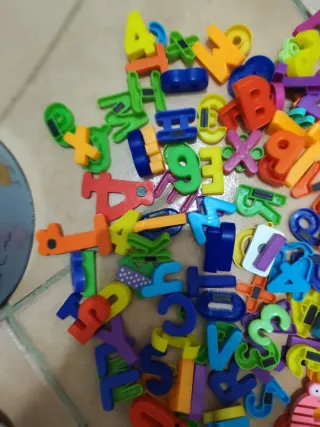 Letras y números imantados educativos