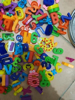 Letras y números imantados educativos