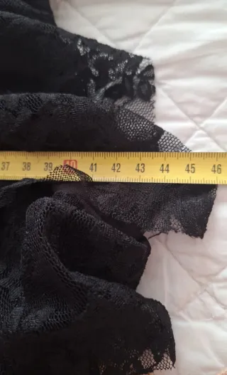 Vestido de fiesta negro con volantes