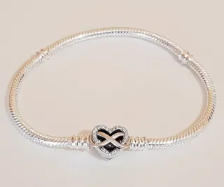 Pulsera en plata corazón infinito.