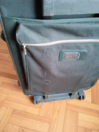 Maleta de viaje verde oscuro