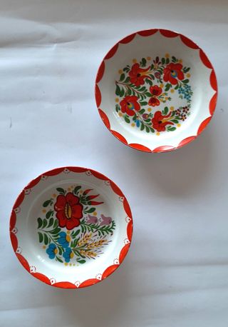Piatti vintage maiolica dipinti a mano