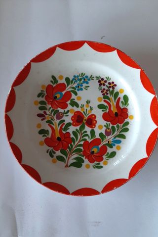 Piatti vintage maiolica dipinti a mano