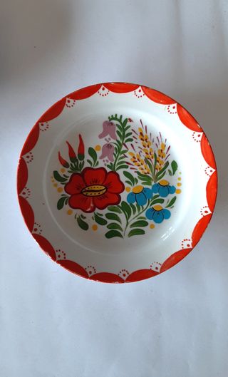Piatti vintage maiolica dipinti a mano