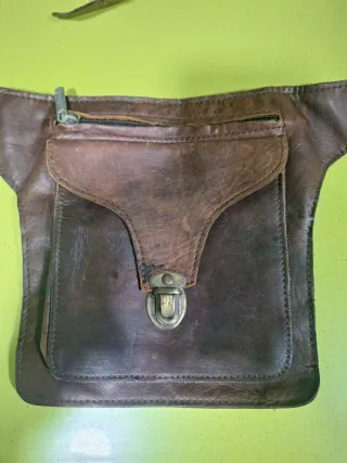 Riñonera de piel marrón