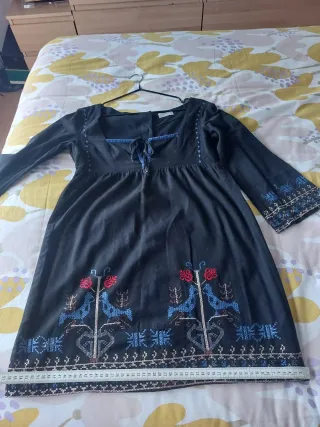 Vestido negro bordado Pull&Bear Talla M