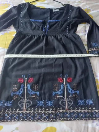 Vestido negro bordado Pull&Bear Talla M