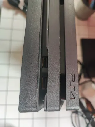 PS4 Pro + 3 mandos + Call of Duty