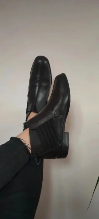 Botines negros de cuero