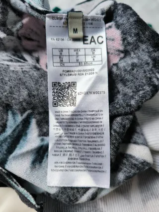 Jersey Guess Estampado Floral Negro