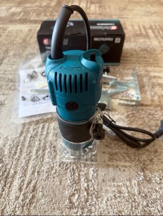 Fresadora compacta con accesorios