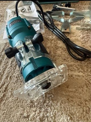 Fresadora compacta con accesorios