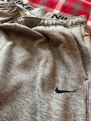 Nike Joggers Solo Swoosh Grises