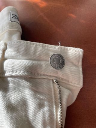 Pantalones Zara Talla 38 Blanco Corte flare