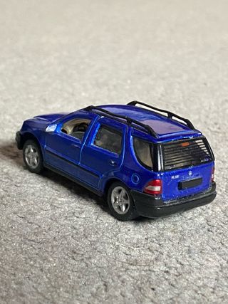 Mercedes ML Cararama 1:72 Blu