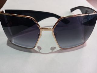 Gafas de sol Dsquared2 mujer negras y doradas