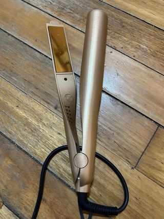 Plancha de pelo dorada