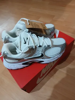 Nike Bambas Plata y Blancas