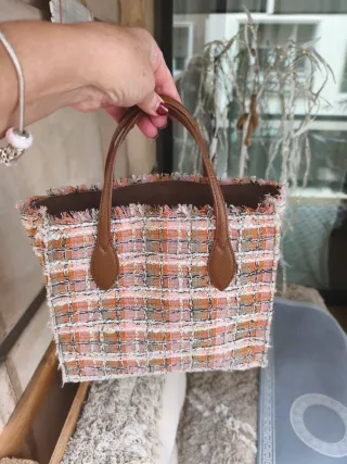 Bolso de mano tejido y asas en piel , Furla.