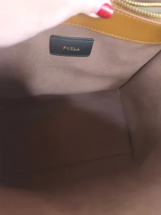 Bolso de mano tejido y asas en piel , Furla.