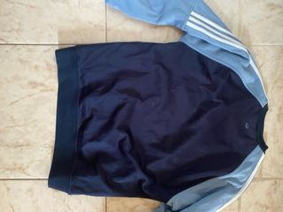 Camiseta Adidas azul y roja