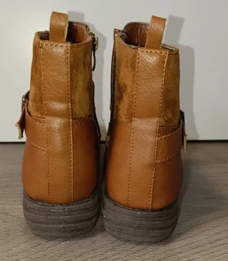 Botines marrones con hebilla