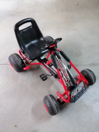 Kart a pedales rojo para niño