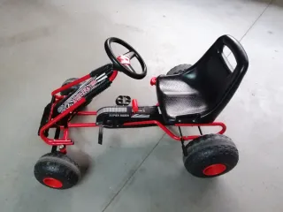 Kart a pedales rojo para niño