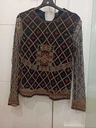 Top Zara bordado negro talla S