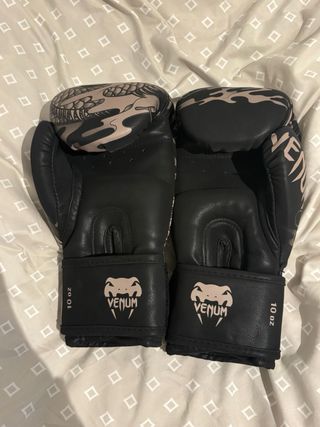 Pack Boxeo Venum Guantes y Vendas